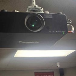 Panasonic DZ6700 WUXGA projector $