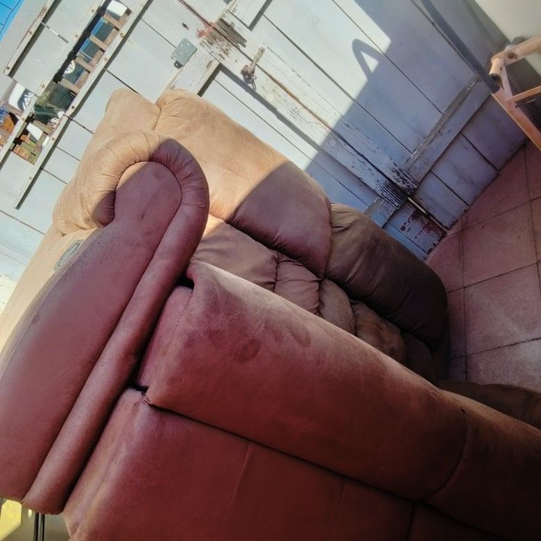 FREE DUEL RECLINING MICRO FIBER SOFA / LOVESEAT GOOD CONDITION / WORKING MANCAVE COUCH FREE FREE FREE