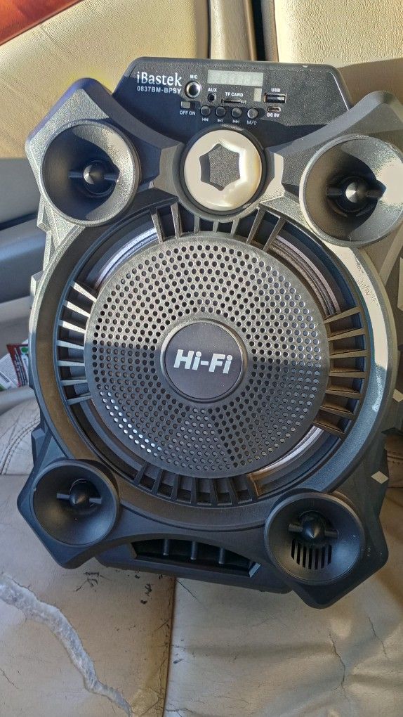 Ibastek Bluetooth Speaker