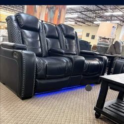 🟡40 down payment / Party Time Power Reclining Loveseat with Console 