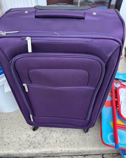 24" Protege Softside Expandable Spinner Luggage *USED*