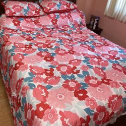 Comforter set 2 pillow cases Queen size