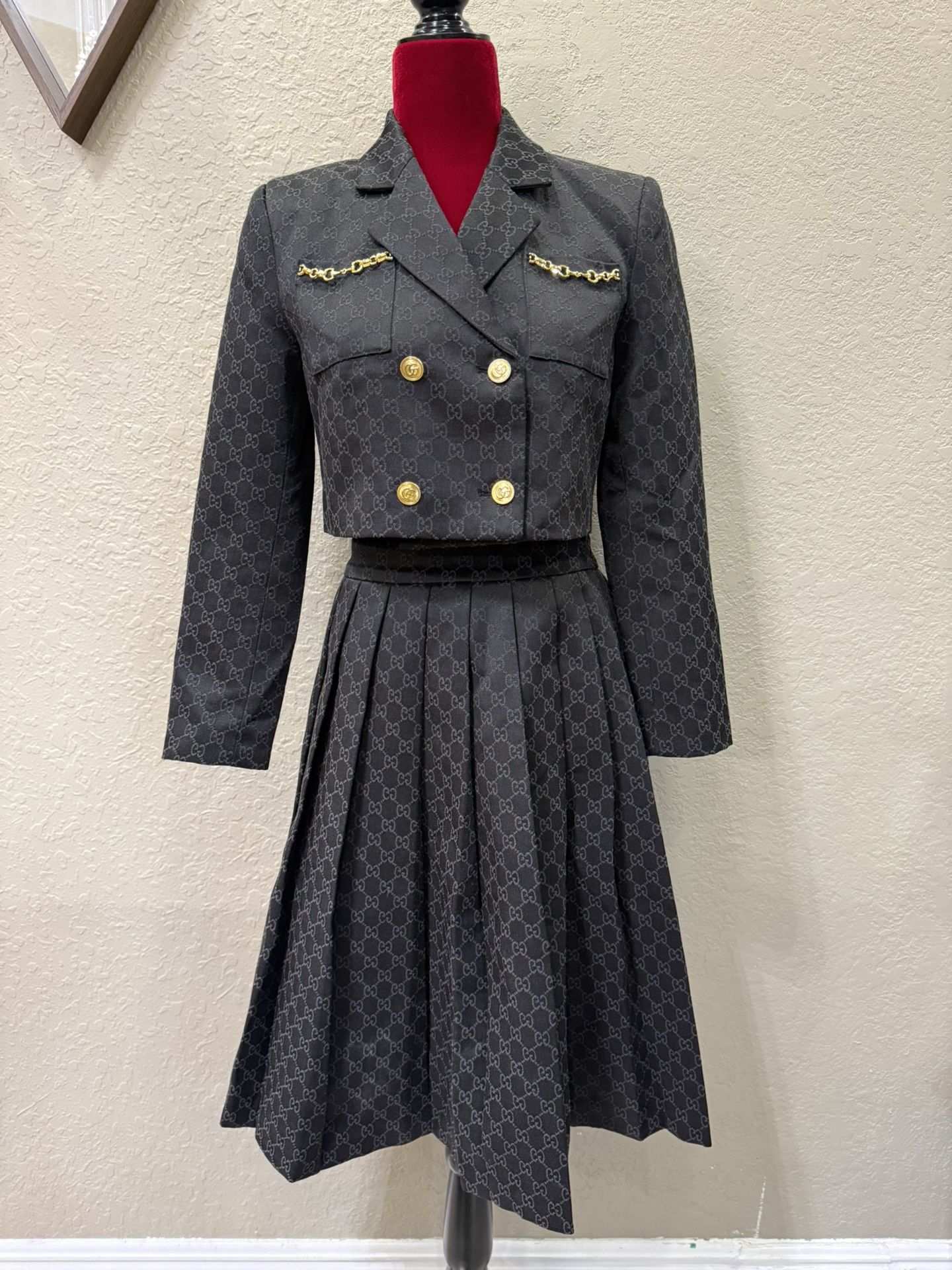 GUCCI Logo Black Short Jacket Vs Pleated Skirt Suit Size S