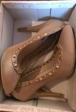 Nude heels size 9