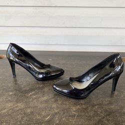 Tahari black patent leather heels size 7.5