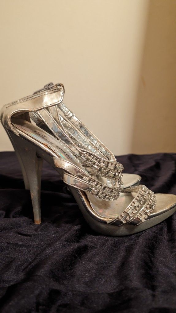 Womens Diva DNA Size 6. Silver Rhinestone Studded Stilettos Sandals, Open Toe Zipper On The Heel. East or West