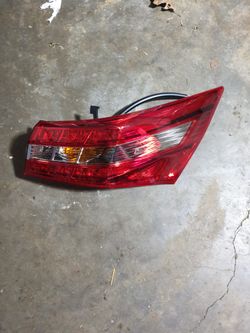 2016 Toyota Avalon Right Taillight