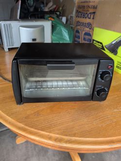 Black Toaster Oven with Rack
