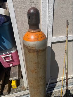Large O2 tank for welding.   25.00. Has o2 in it.   Bring your gauge to check