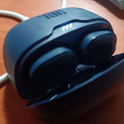 JBL Noise Cancelling Ear Buds