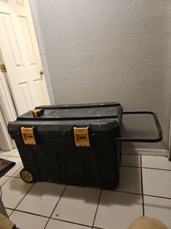 (36" L x 23" D x 22" H) Stanley 50-Gallon Mobile Job Chest