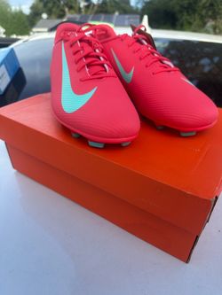 Vapor 16 Nike club cleats