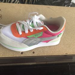 BRAND NEW KIDS PUMA SNEAKERS