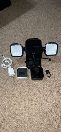 Outdoor 4 Floodlight Camera — Wireless smart security camera, 700 lns, two-year battery life, enhanced motion detection, Sync Module Core included 1 c