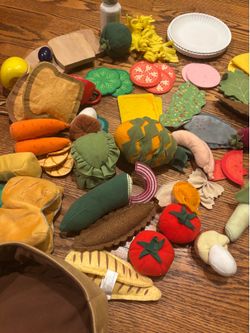 Assorted play food toys