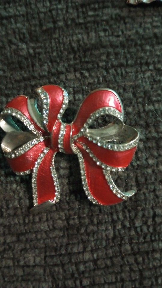 Vintage Holiday Brooch