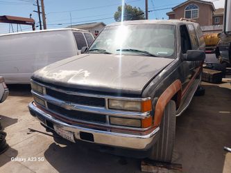 1999 Chevrolet Suburban For Parts