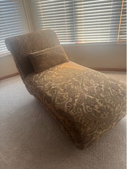 Elegant Paisley Chaise Lounge / Daybed - Excellent Condition