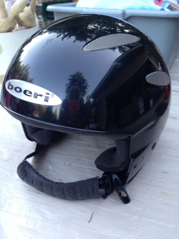 Ski helmet