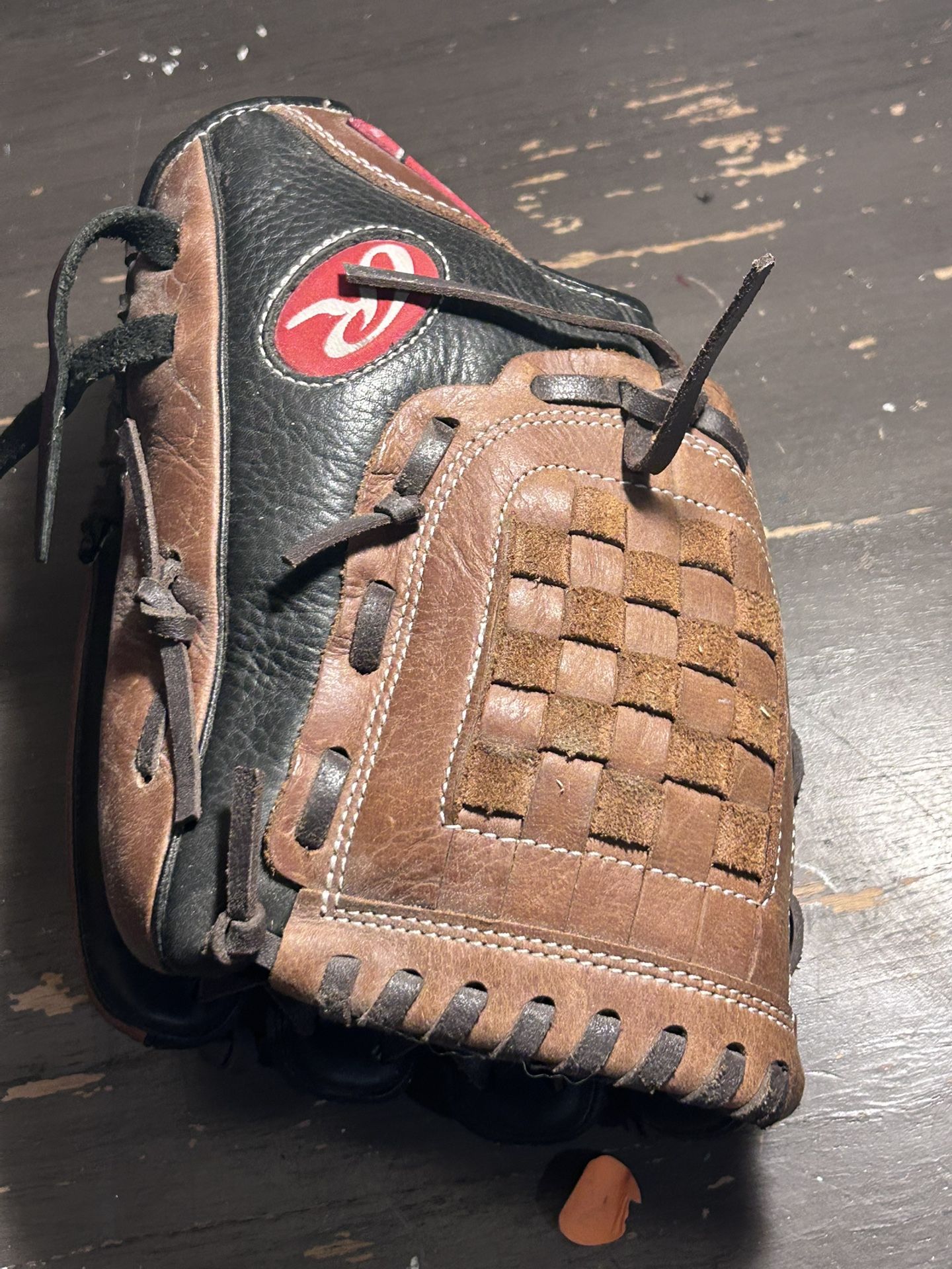 Rawlings 11 1/2 Inch Baseball Glove W/ 2 Baseballs