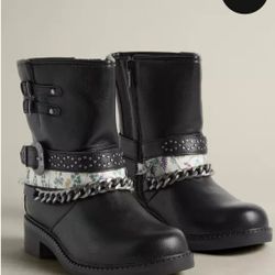 Torrid Size 10WW Buckle Chain Moto Bootie Boots Torrid
