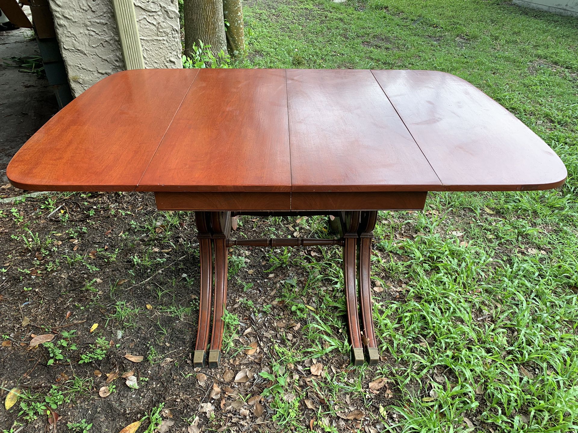 Duncan Phyfe style dining table