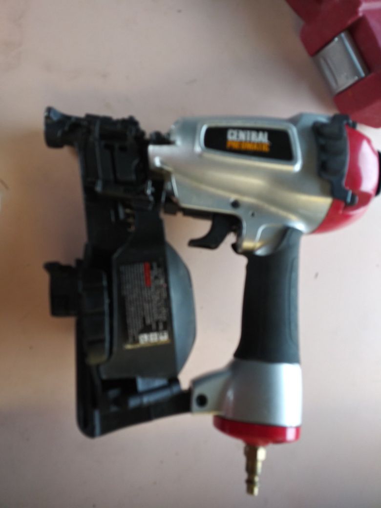 Pneumatic roofing nailer Harbor Freight