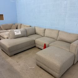 THOMASVILLE Sectional With Ottoman 