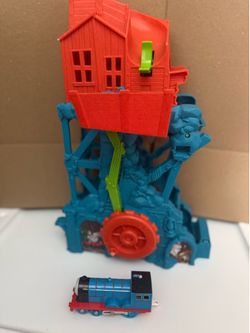 Thomas the train play set and train