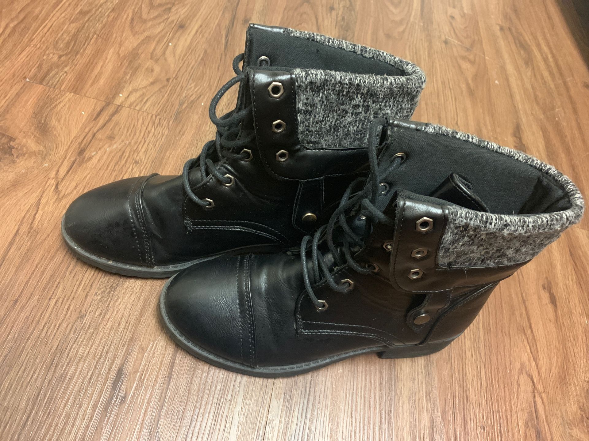 Women’s Size 7 Boots