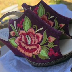 Women’s Embroidered High Heels – Size 3 Mexico / Never Used