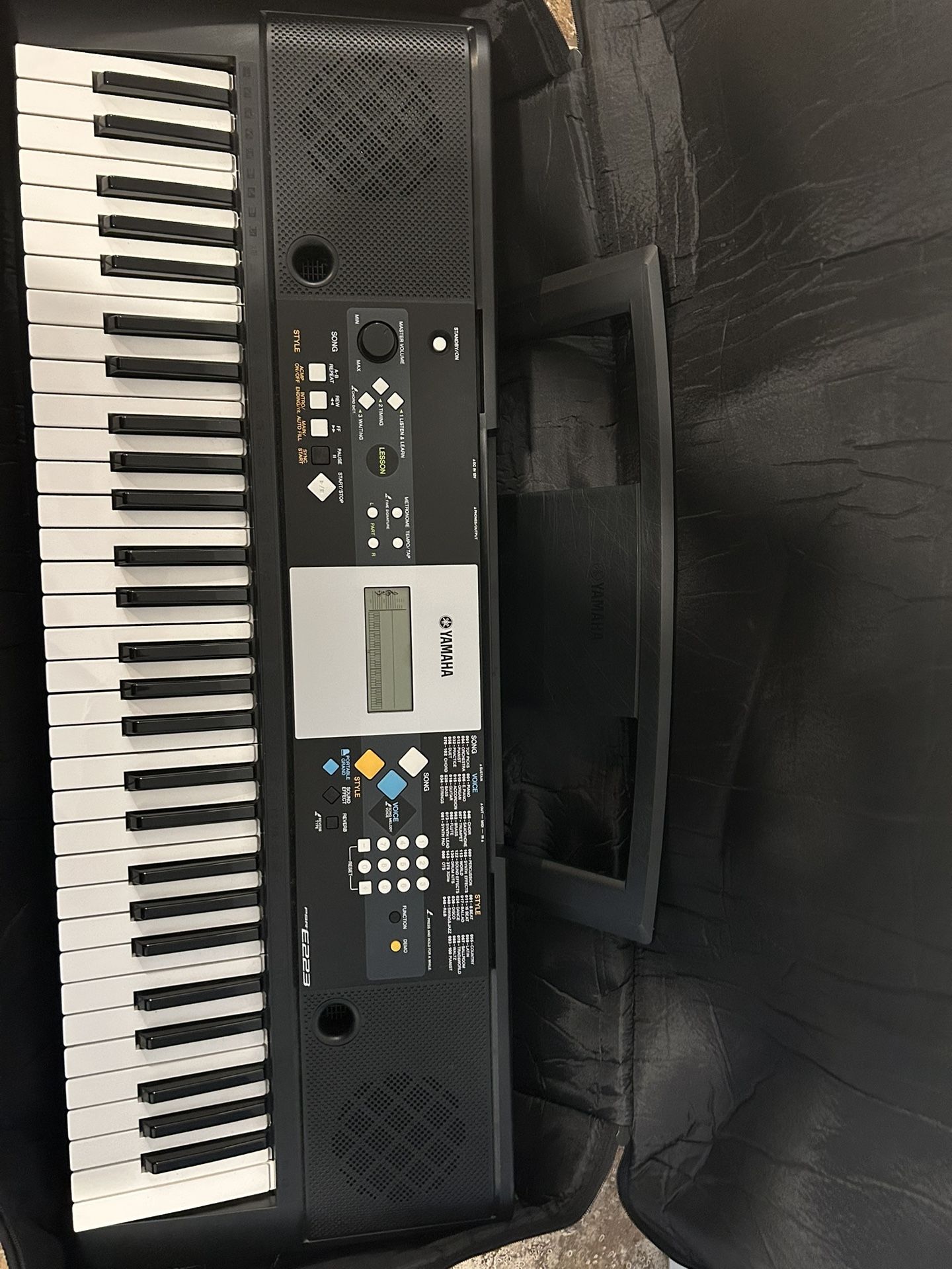Like-New Yamaha Keyboard w/ Carry Case (61 Keys)