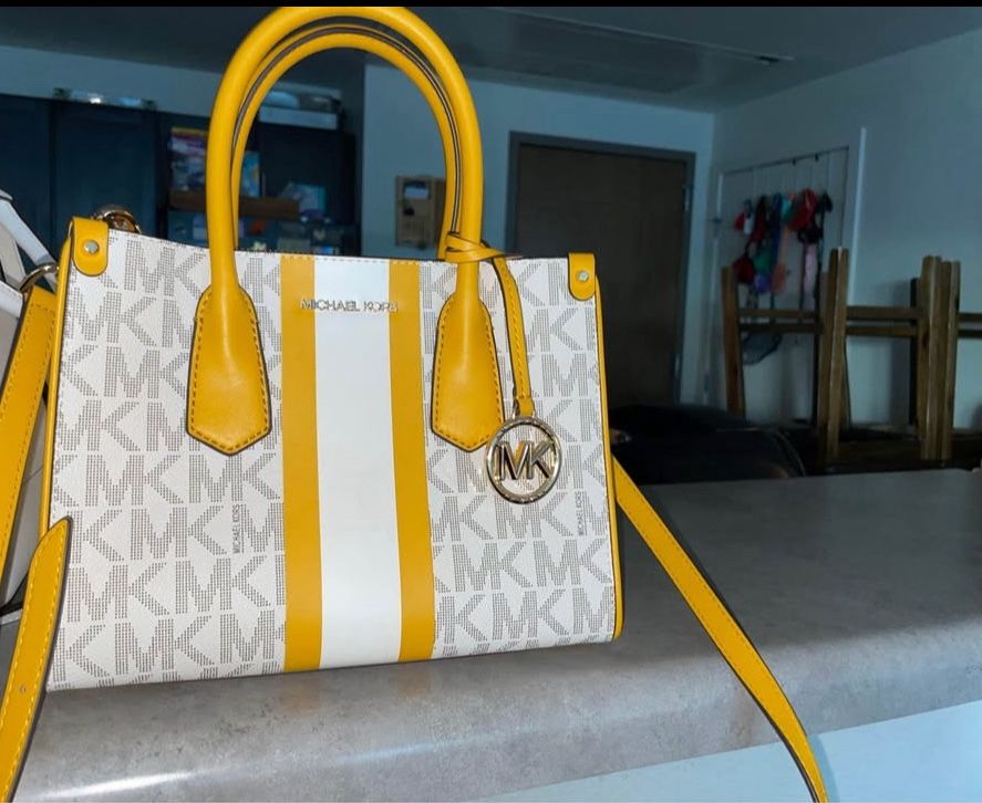 MICHAEL KORS OUTLET SHEILA Logo Jacquard Center Zip Satchel Small Handbag