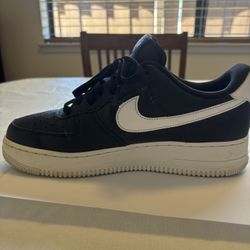Nike Air Force 1 Black and White 