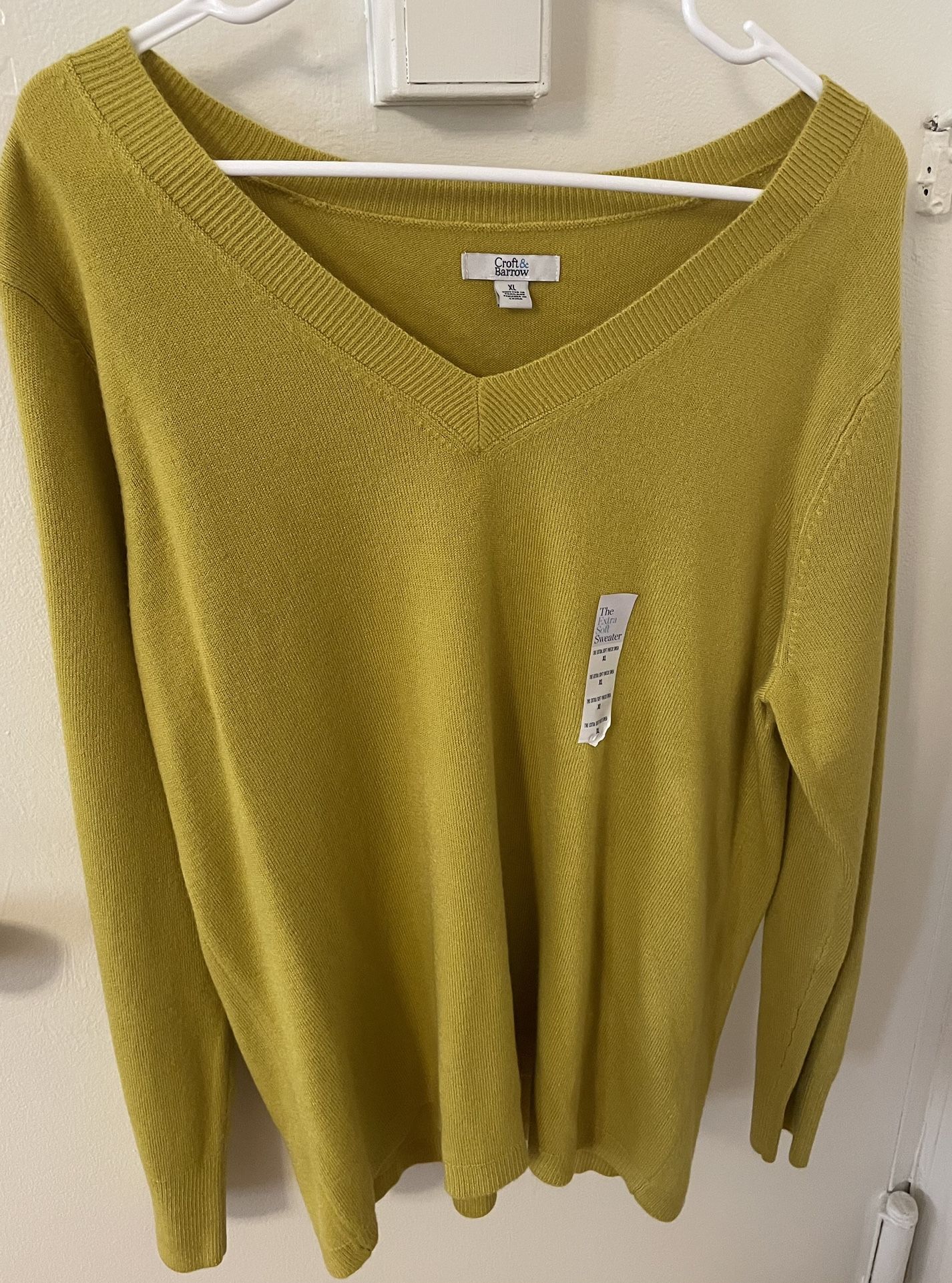 Croft & Barrow V-Neck Sweater – Mustard Yellow