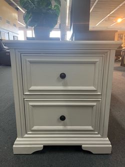 White 2-Drawer Nightstand ，$150