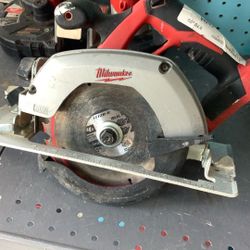 cordless milwaukee saw 