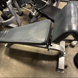 PRECOR ICARIAN ADJUSTABLE DECLINE BENCH! READY FOR PICKUP OR DELIVERY!!