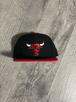 NEW MENS RED BLACK CHICAGO BULLS SNAPBACK