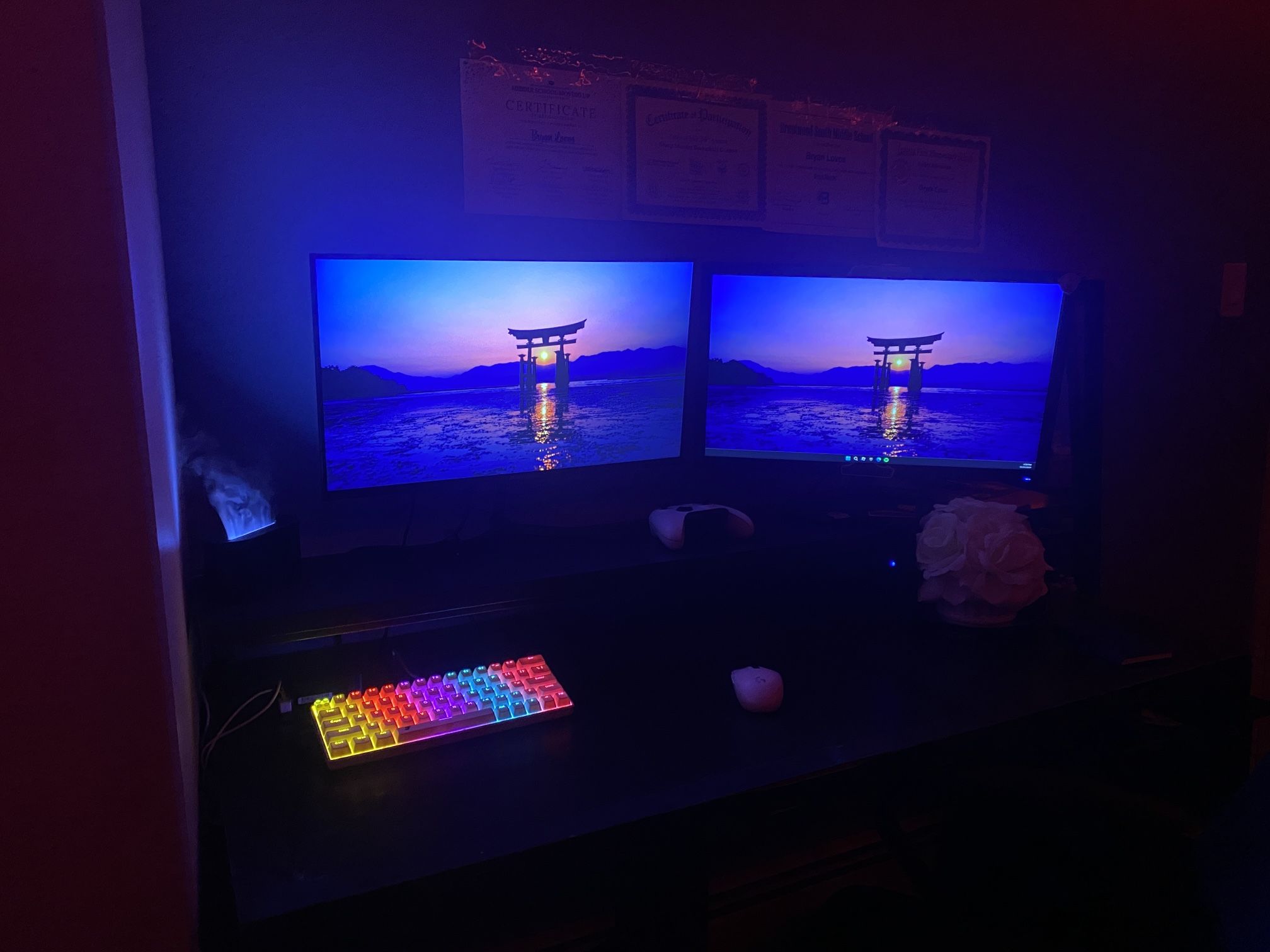 gaming pc comes with 2 Monitor 60hz & 144 hz (NOT THE KEYBOARD) send offers