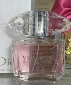 Versace bright cristal3.4oz 100.ML prepárese para navidad con sus regalos yo vendo perfumes auténticos y a bajos precios.