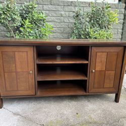 Wooden Hutch/Media Console – Excellent Condition