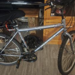 MAGNA MTN TAMER 15 SPEED LIKE NEW