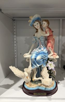 Figurine Decor