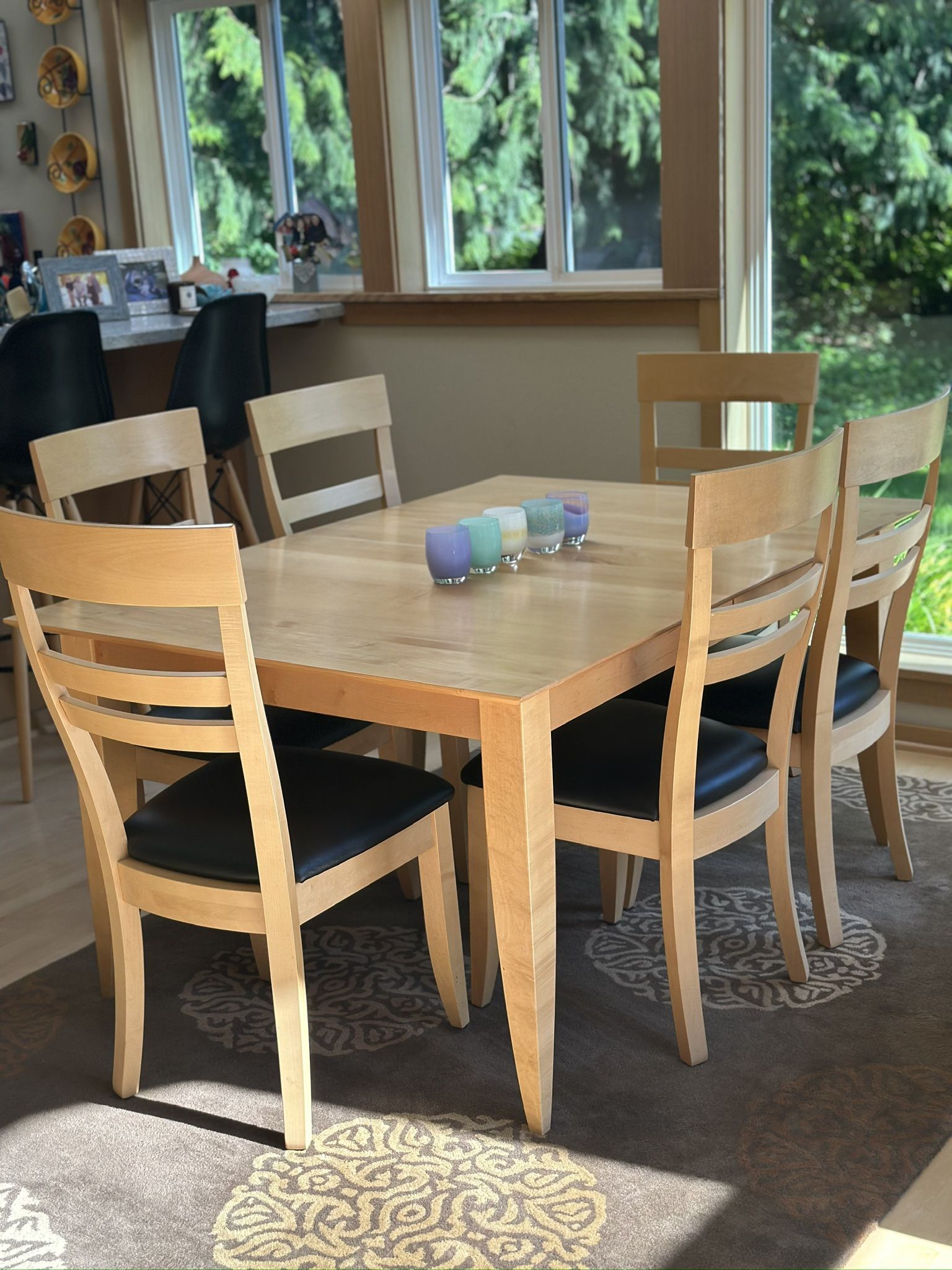 Dining Table, 6 Chairs and 2 Leaves