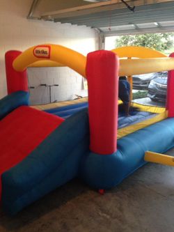 KIDS BOUNCEHOUSE.