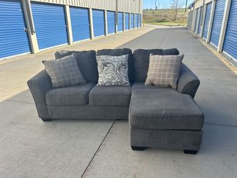 DELIVERY AVAILABLE 🚚🚛🚚 Super Nice 2 Piece Reversible Gray Sectional