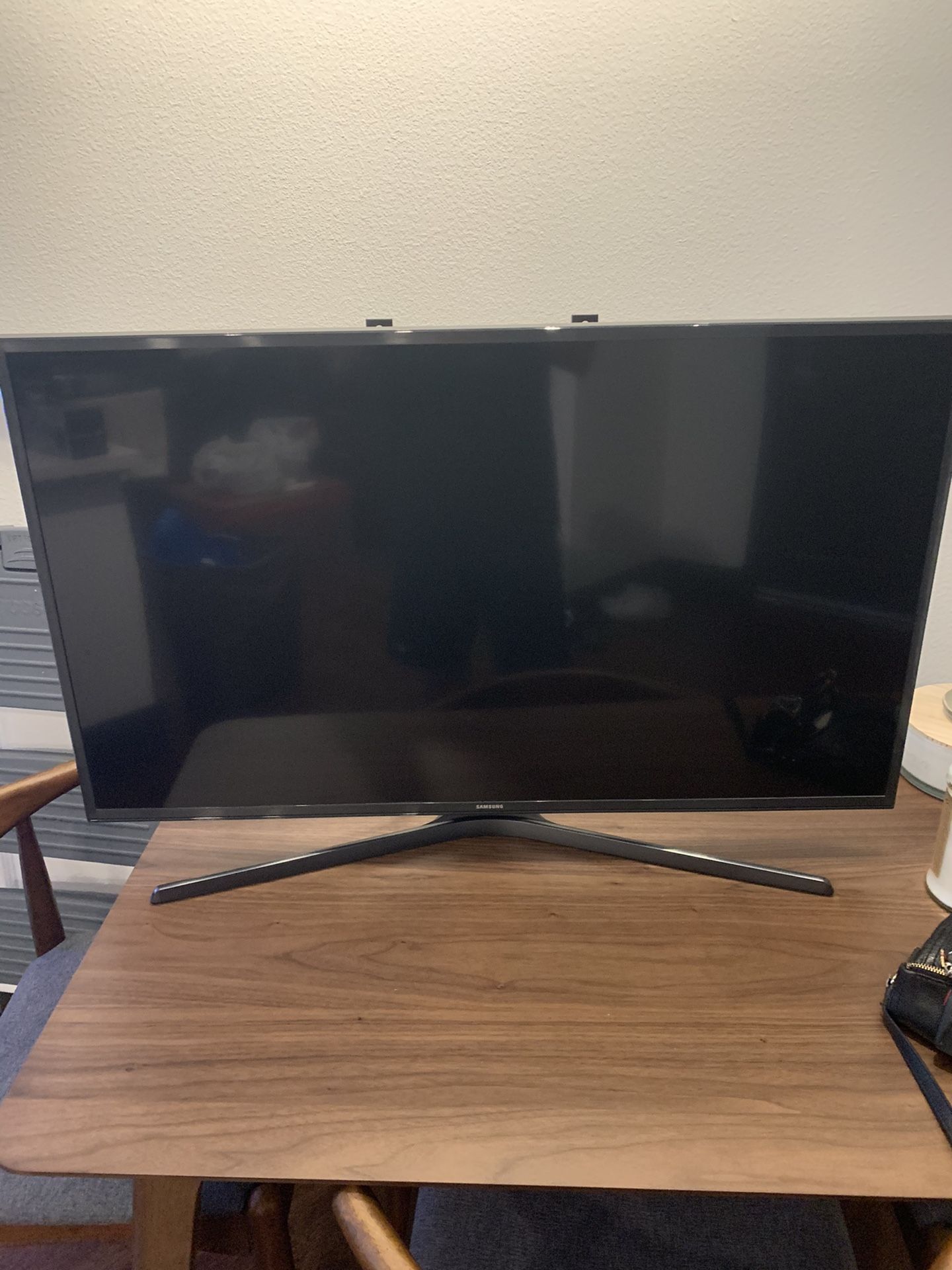 Samsung 6 Series w/Wall Mount