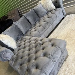 Like New Grey Small Sectional Sofa Couch (DELIVERY AVAILABLE)