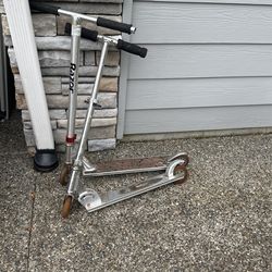 Kids Scooters (2 Total- 1 Razor, 1 Roadstar)-